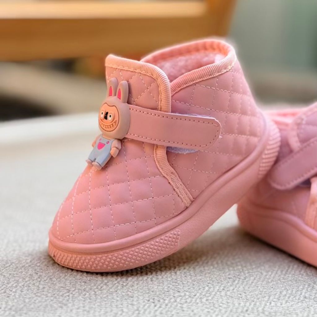 خرید اینترنتی قیمت بوت بچگانه شنل دوزی طرح لبوبو از  کد 4090901