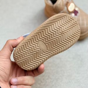 خرید اینترنتی قیمت بوت بچگانه شنل دوزی طرح لبوبو از  کد 4090901