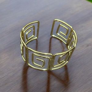 فروش اینترنتی بنگل زنانه طرح ورساچ کد 3332027