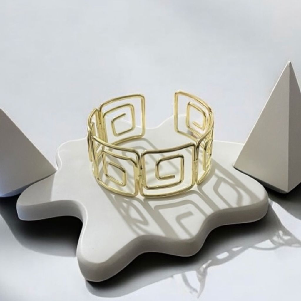 مشخصات بنگل زنانه طرح ورساچ کد 3332027