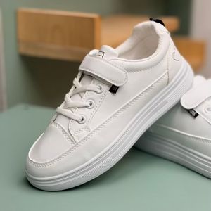 خرید اینترنتی قیمت ونس بچگانه طرح قلبی از Trip کد 4090502