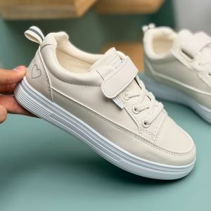 خرید اینترنتی قیمت ونس بچگانه طرح قلبی از Trip کد 4090502