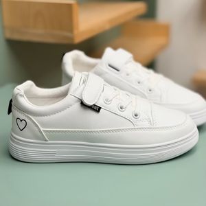 خرید اینترنتی قیمت ونس بچگانه طرح قلبی از Trip کد 4090502