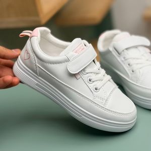 خرید اینترنتی قیمت ونس بچگانه طرح قلبی از Trip کد 4090502