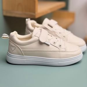 خرید اینترنتی قیمت ونس بچگانه طرح قلبی از Trip کد 4090502