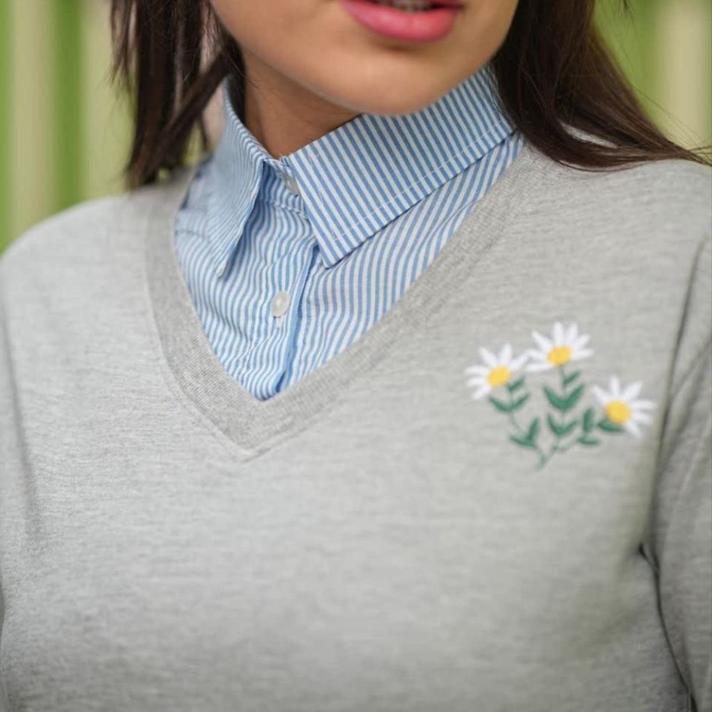 مشخصات بلوز دورس زنانه آستین بلند یقه مردانه گلدوزی شده بابونه ماهو