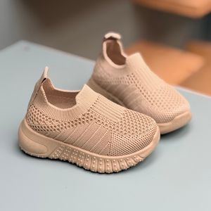 خرید اینترنتی قیمت کتونی بچگانه جورابی از BRQ کد 4081202