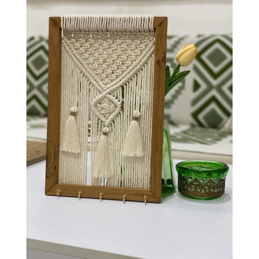 خرید آنلاین قاب جاکلیدی چوبی مکرومه طرح راحیل