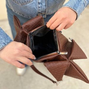 خرید اینترنتی کیف دوشی زنانه و دخترانه مدل ربوانا پروانه