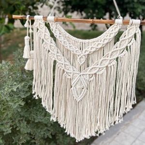 آویز مکرومه بافی طرح پیروز