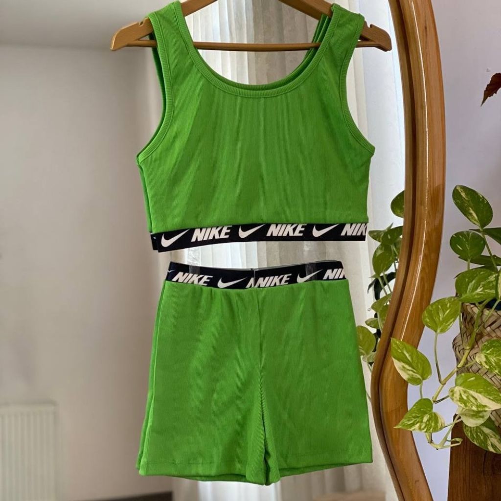 قیمت : ست نیم‌تنه و شورتک