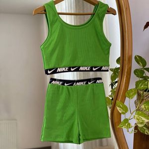 قیمت : ست نیم‌تنه و شورتک