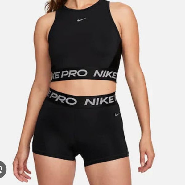 ست نیم‌تنه و شورتک