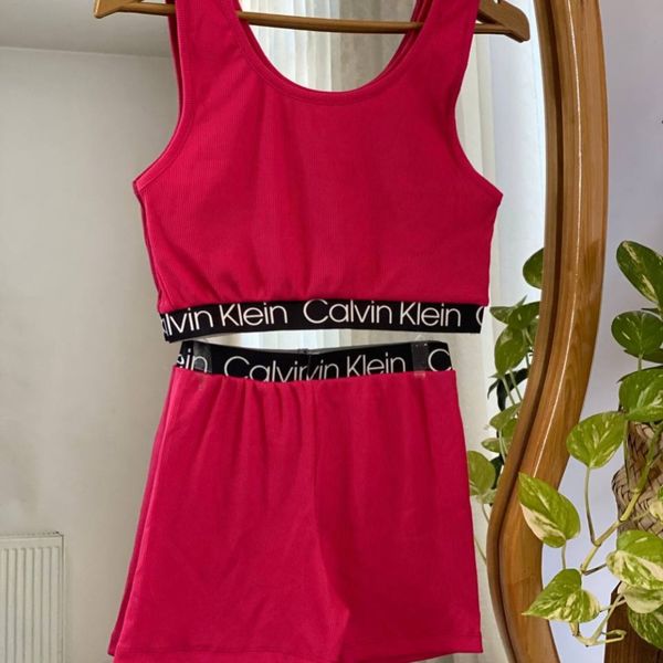 ست نیم‌تنه و شورتک