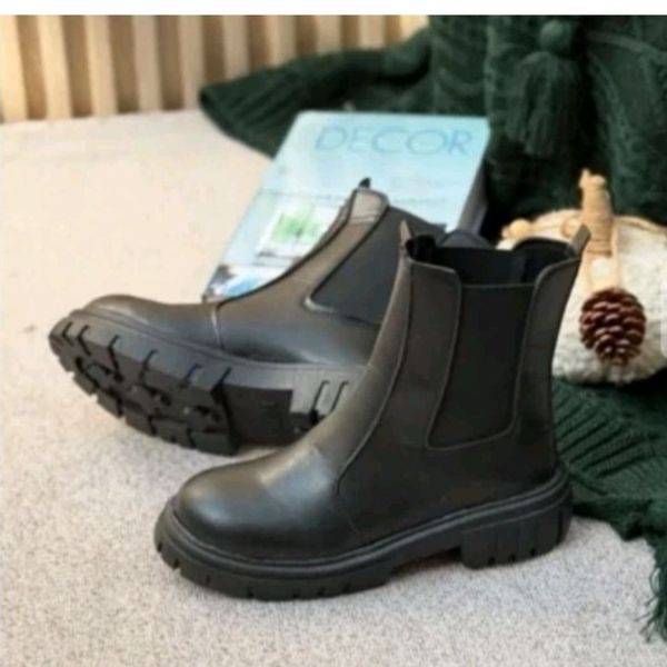 بوت و نیم بوت زنانه و دخترانه مدل کشی