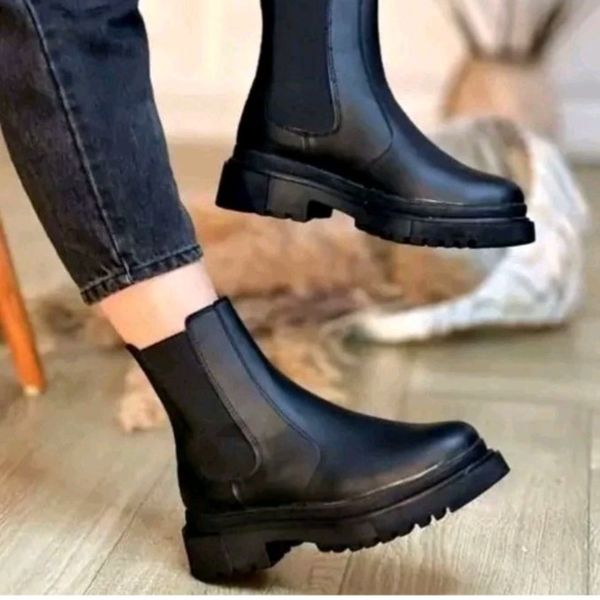 بوت و نیم بوت زنانه و دخترانه مدل کشی