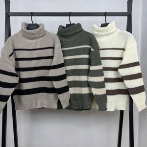 خرید انلاین بافت یقه شل راه راه