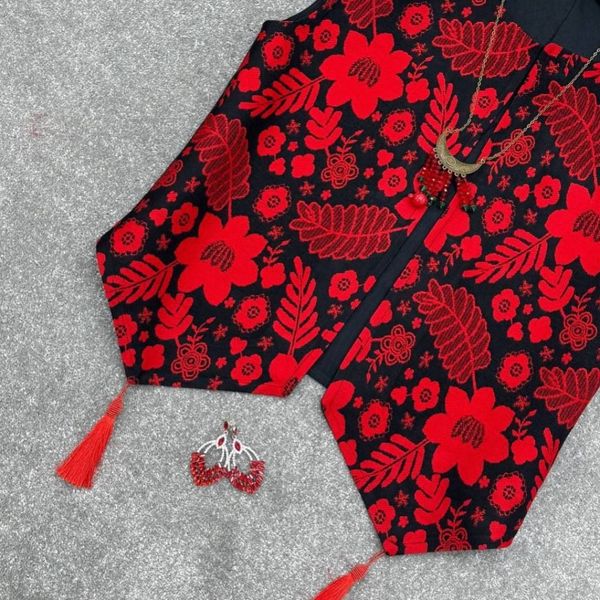 وست منگوله دار