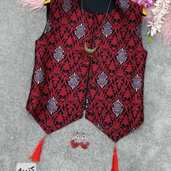 وست منگوله دار