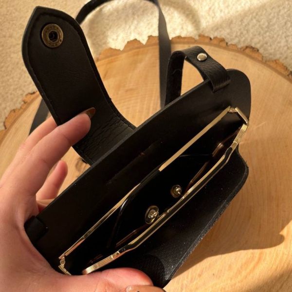 جا عینکی گردنی مدل چرمی پروانه