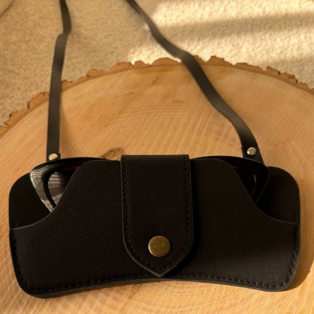 فروش اینترنتی جا عینکی گردنی مدل چرمی پروانه