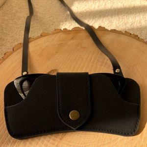 فروش اینترنتی جا عینکی گردنی مدل چرمی پروانه