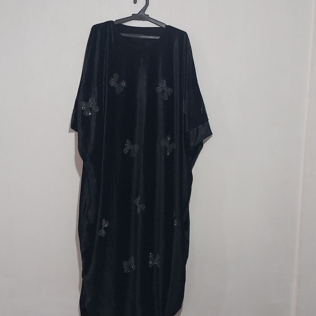 قیمت ارزان مانتو عبایی مخمل نگینی