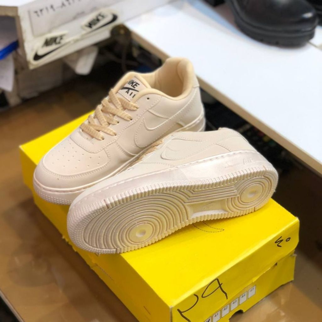 خرید انلاین کفش نایک ایرفورس زنانه رنگ کرم