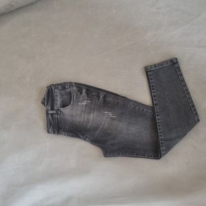 فروش اینترنتی شلوار جین زنانه رنگ ذغالی وارداتی سایز 30 تا 33 قد 87 سانت استایل شیک