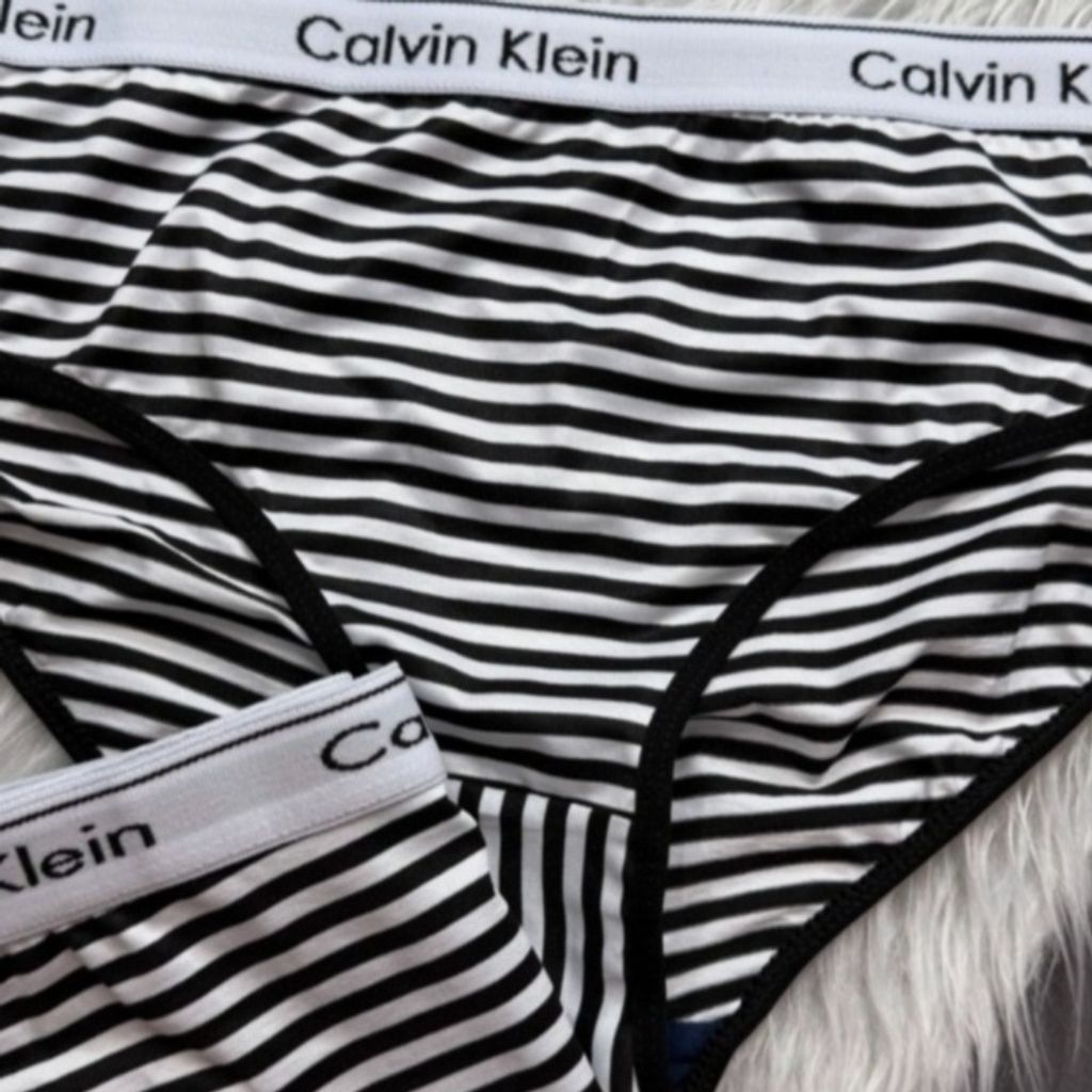 مشخصات شورت راه راه کلوین سه عددی