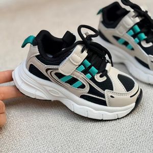 خرید اینترنتی قیمت کتونی بچگانه طرح دوخط از KAKA کد 4091601