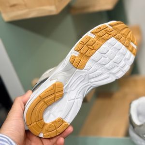 خرید اینترنتی قیمت کتونی نیوبالانس 530  کد 4071306