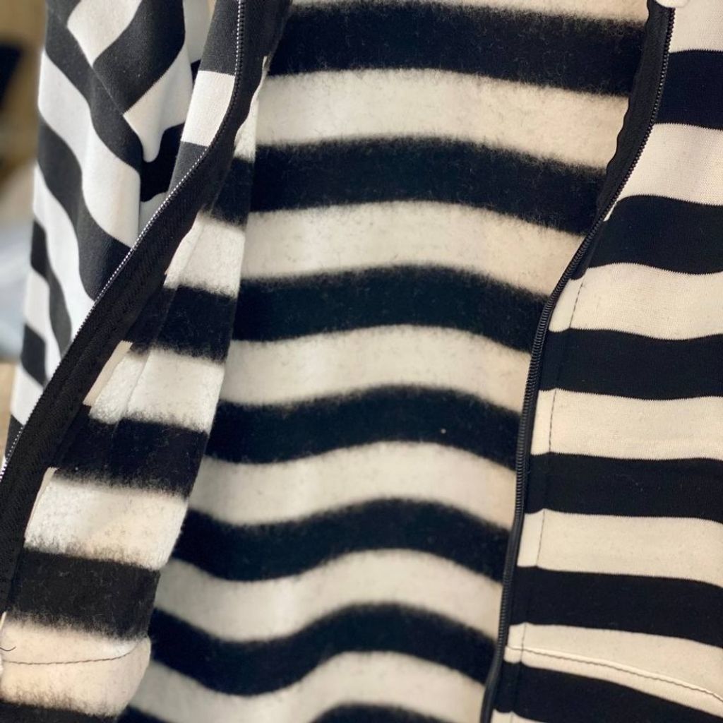 قیمت : سویشرت راه راه