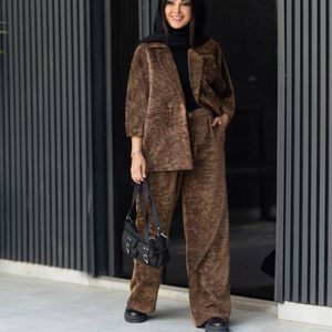 مشخصات ست کت شلوار مزونی مخمل خاویاری