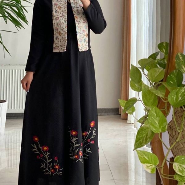 کت دامن گلدوزی دلسا