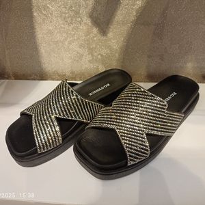 سندل طرح نگینی