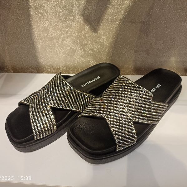 سندل طرح نگینی