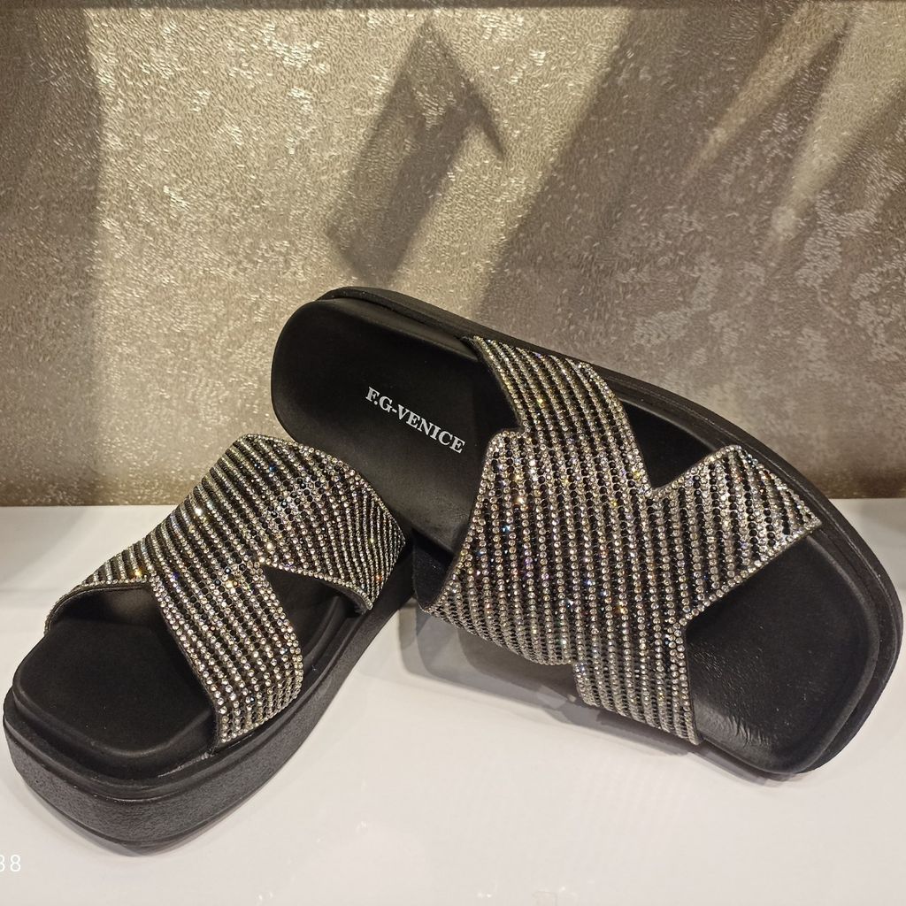 خرید آنلاین سندل پلنگی سگکدار