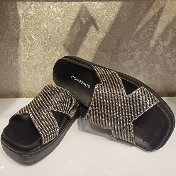 سندل طرح نگینی