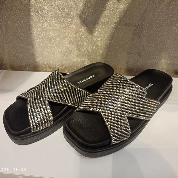 سندل طرح نگینی