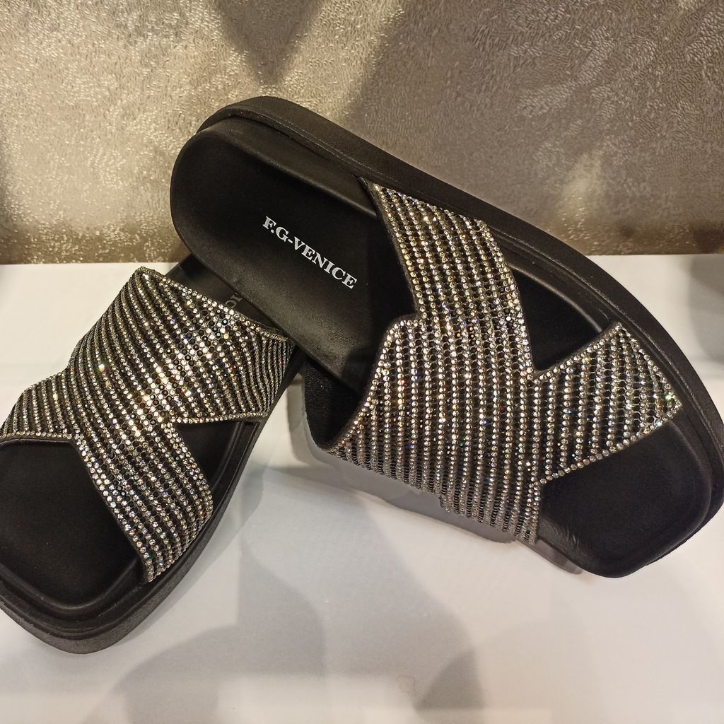 خرید اینترنتی سندل پلنگی سگکدار