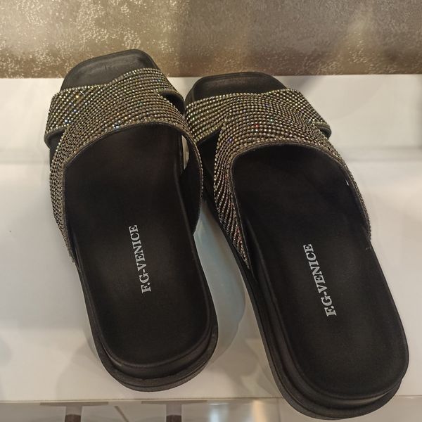 سندل طرح نگینی