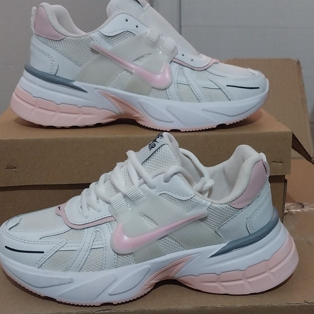 مشخصات کفش نایک زنانه v2k