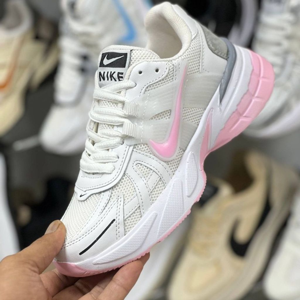 خرید انلاین کفش نایک زنانه v2k