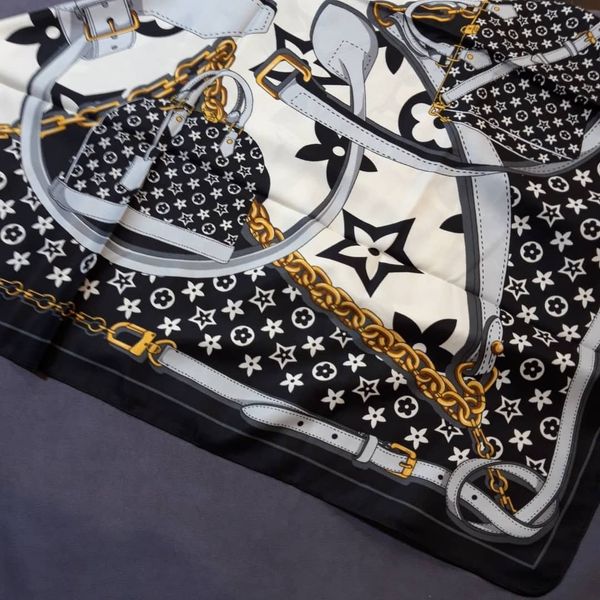 روسری ابریشم تیویل طرحدار