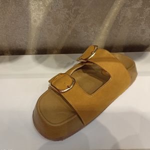 قیمت ارزان سندل چرم سگکی