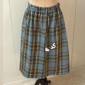 خرید انلاین دامن پشمی طرح پاییزه