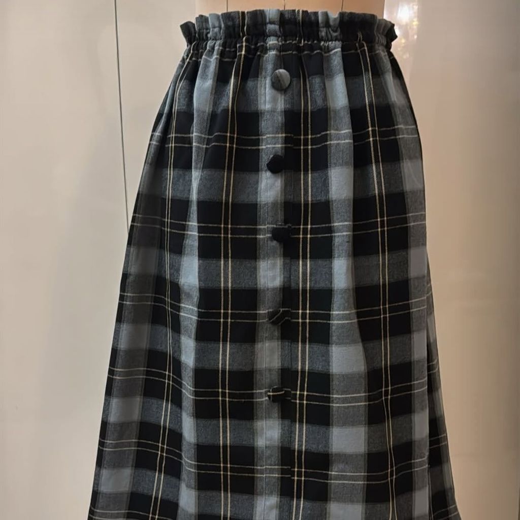 خرید اینترنتی دامن پشمی طرح پاییزه