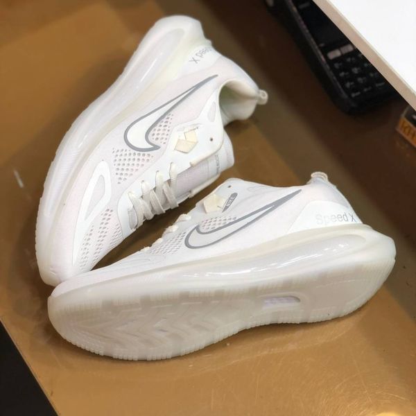 کفش نایک رانر مردانه زیره شیشه ای سفید