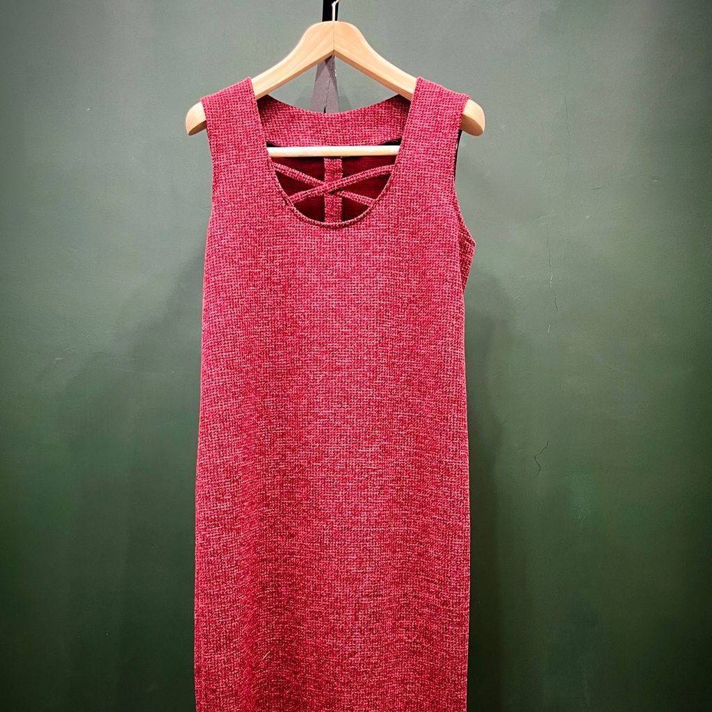 مشخصات پیراهن سارافونی بافت‌موهر یقه بندی